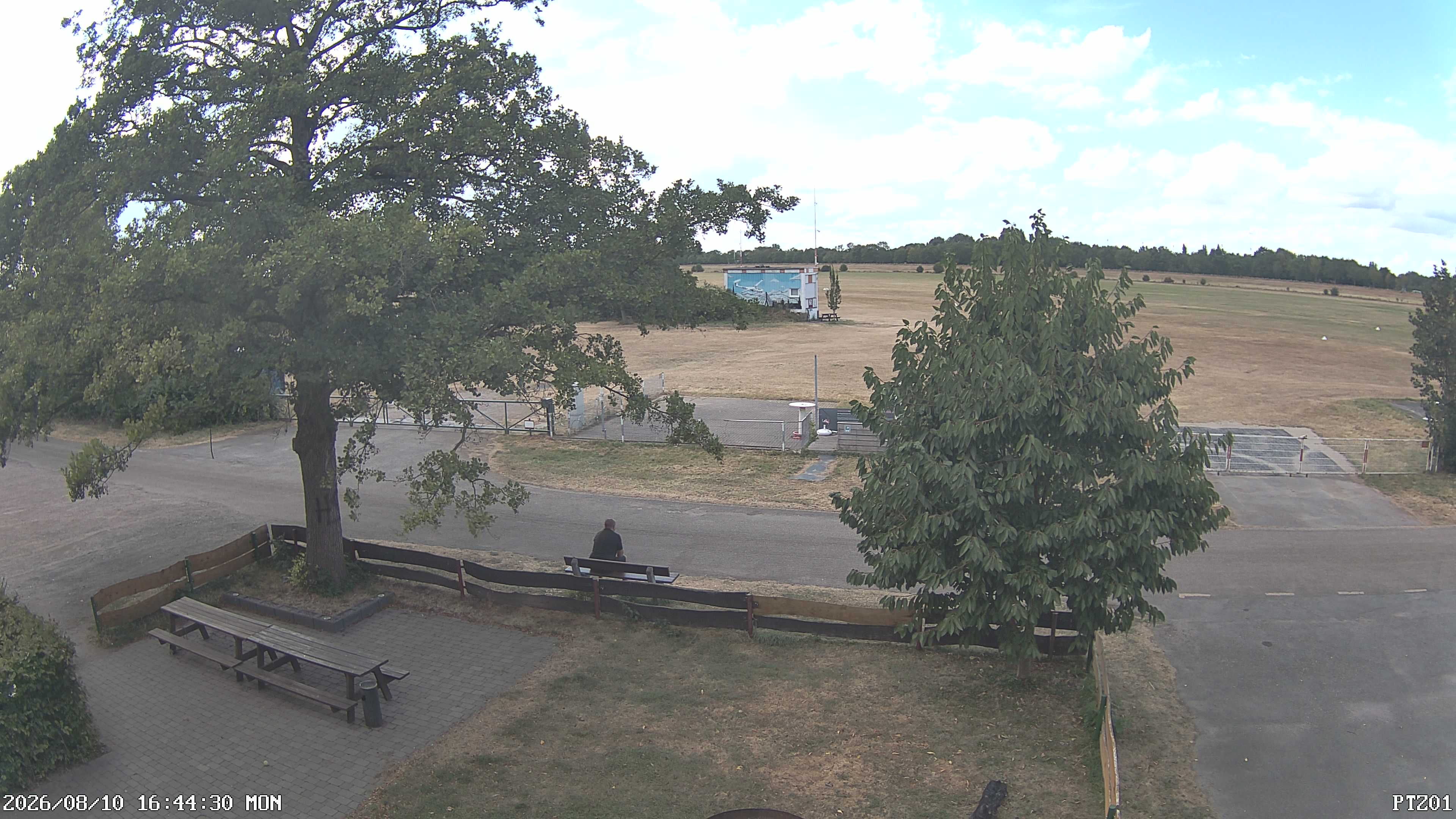 Webcam Blick über den Platz am Flugplatz EDLX